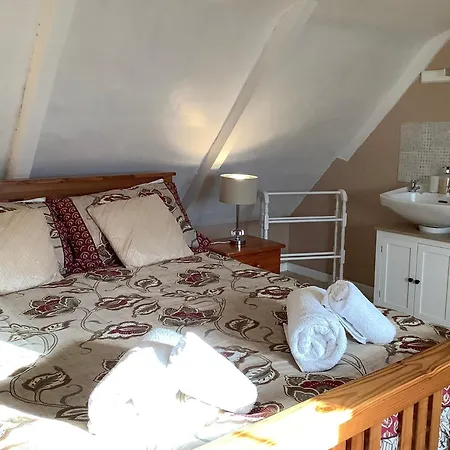 Haelarcher And Helicopter Bed & Breakfast Lizard